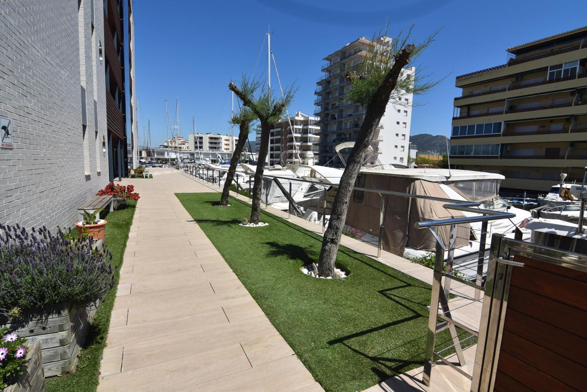 Rnet - Apartments Roses Port Trebol Exterior photo